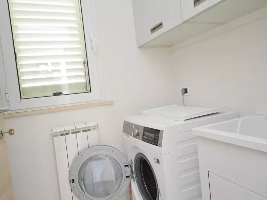 Immagine 8 di Villa in affitto  a Capannori