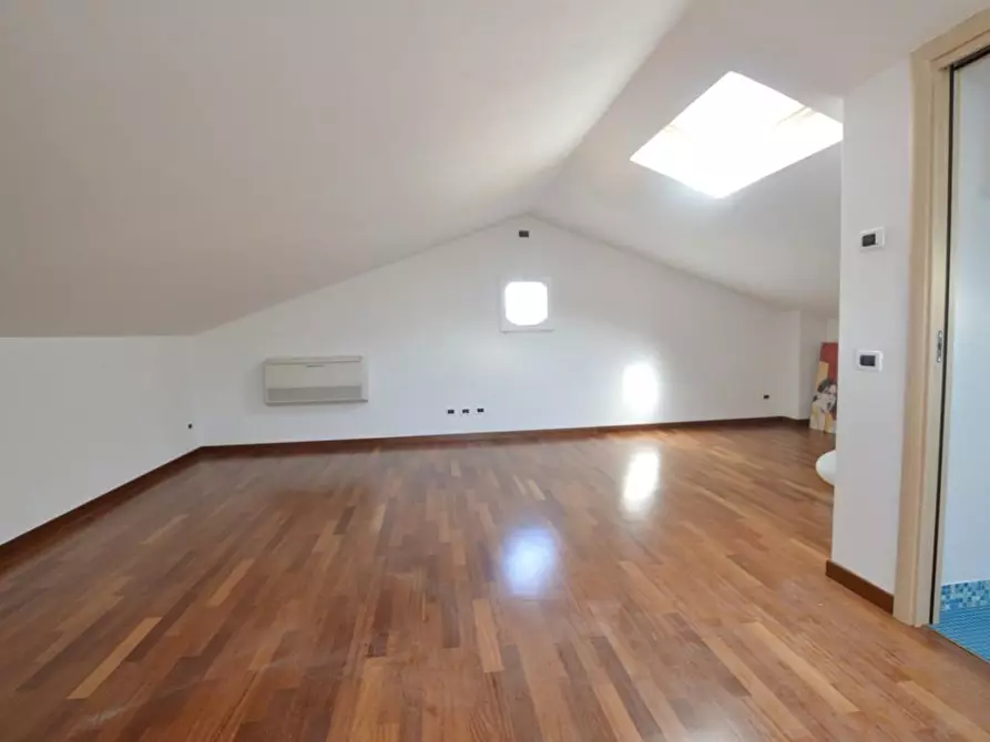 Immagine 17 di Villa in affitto  a Capannori