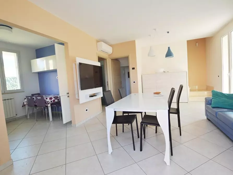 Immagine 1 di Villa in affitto  a Capannori