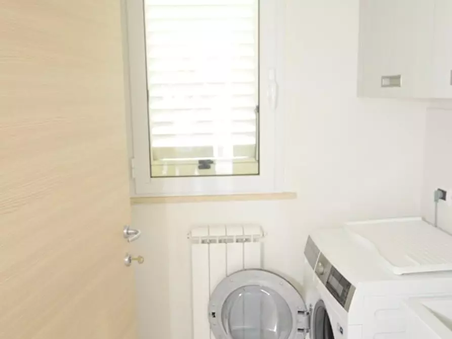 Immagine 7 di Villa in affitto  a Capannori