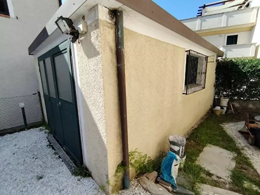 Immagine 2 di Garage in vendita  a Massa