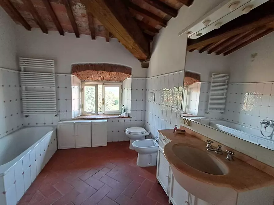 Immagine 2 di Villa in vendita  a Santa Maria A Monte