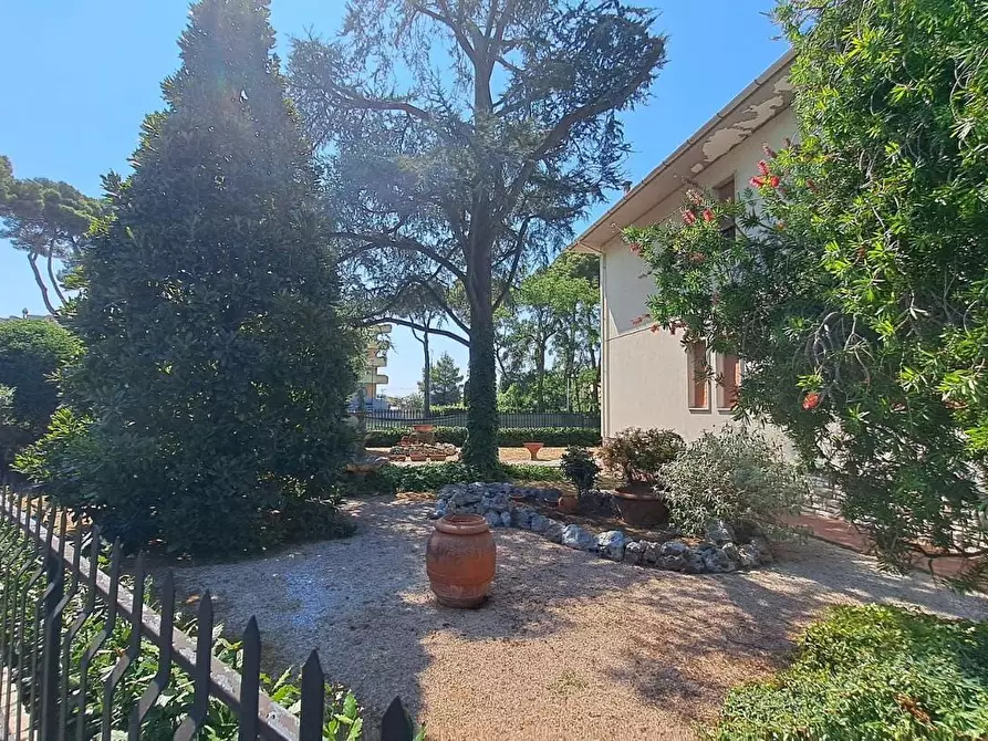 Immagine 32 di Casa trifamiliare in vendita  a Rosignano Marittimo