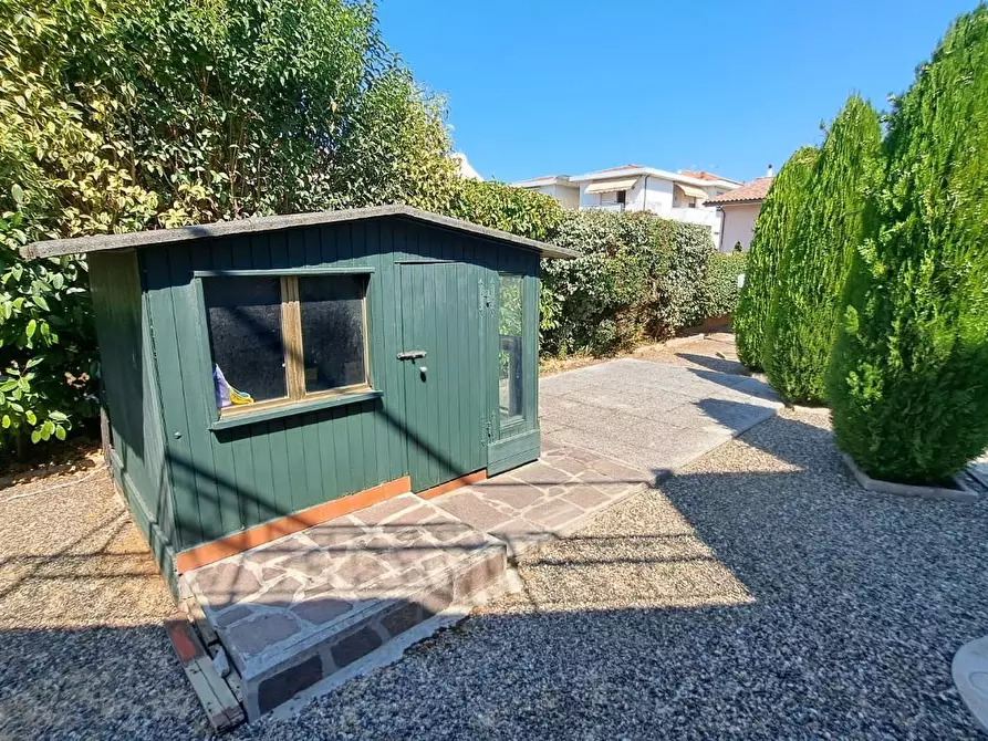 Immagine 31 di Casa trifamiliare in vendita  a Rosignano Marittimo