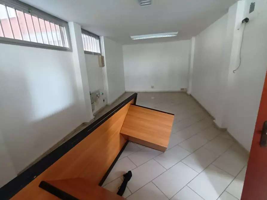 Immagine 5 di Ufficio in affitto  a Lucca