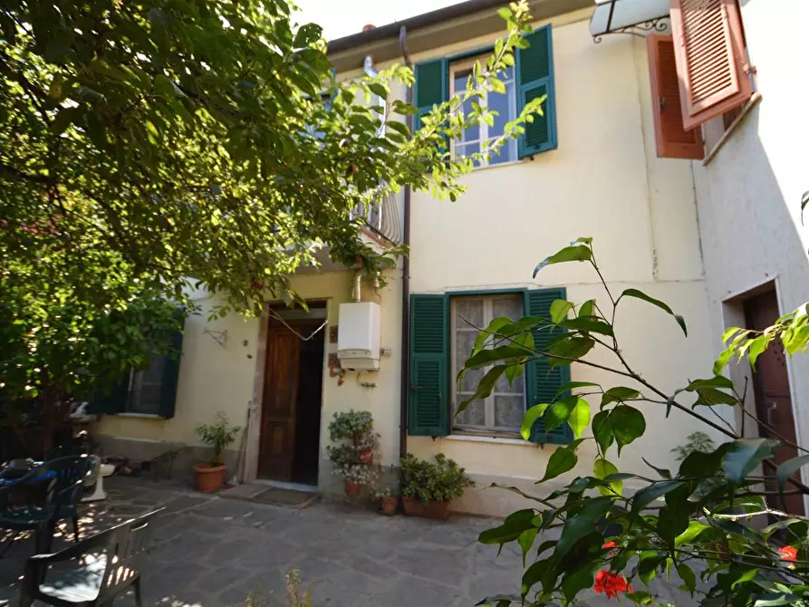 Immagine 18 di Casa semindipendente in vendita  a Montignoso