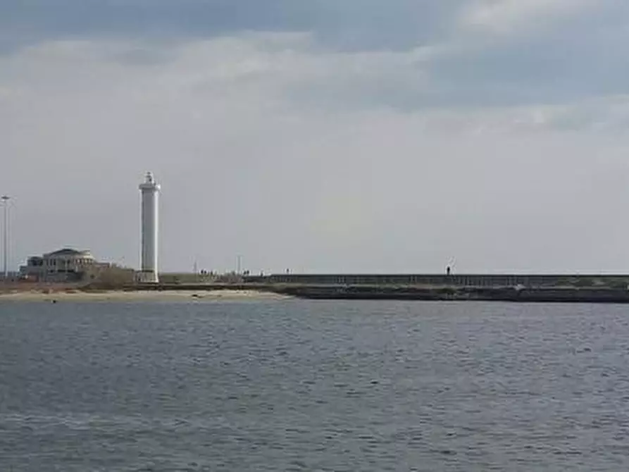 Immagine 7 di Laboratorio in vendita  a Viareggio