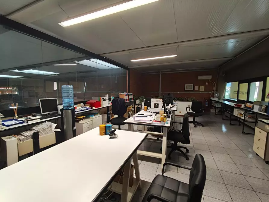 Immagine 17 di Attività artigianale in vendita  a Lucca