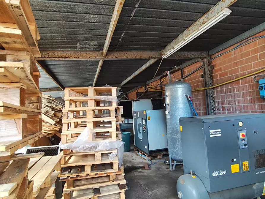 Immagine 2 di Attività artigianale in vendita  a Lucca