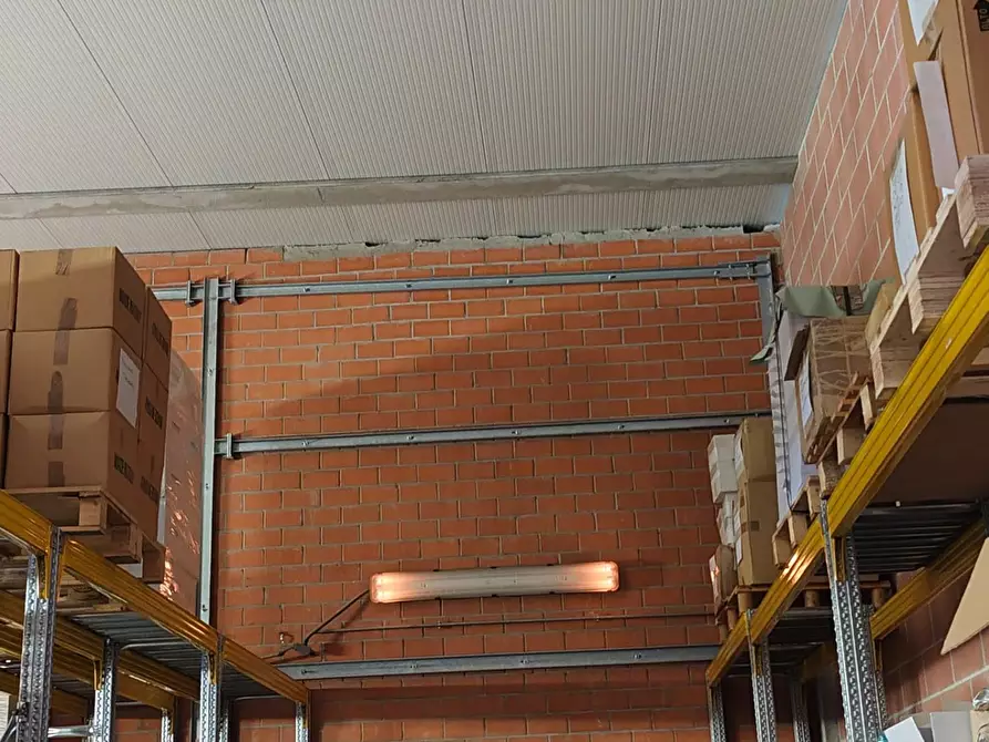 Immagine 6 di Attività artigianale in vendita  a Lucca