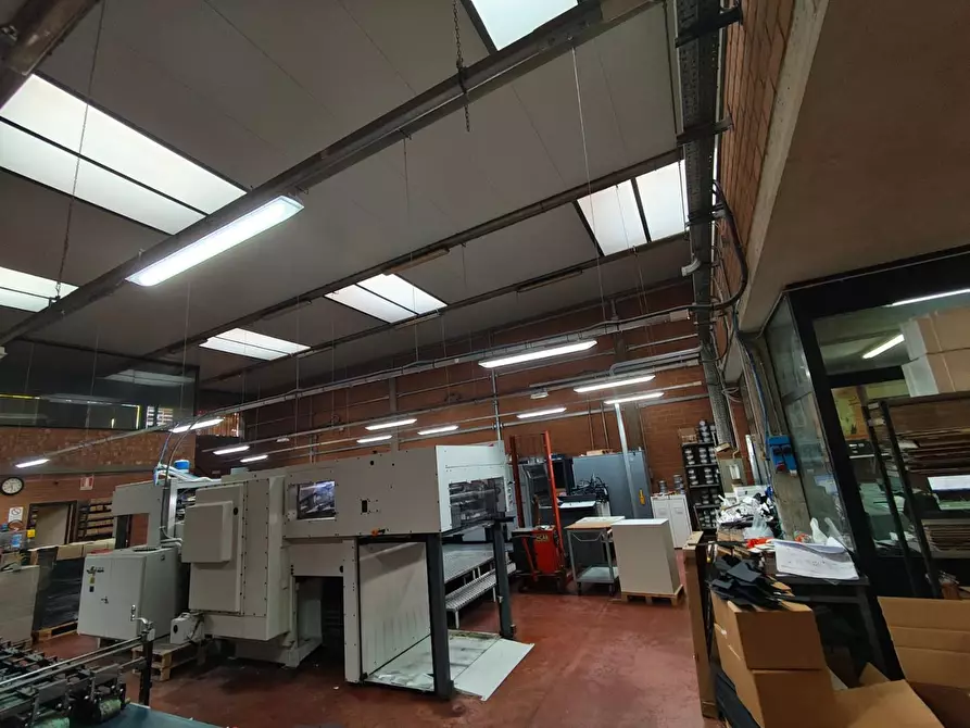 Immagine 9 di Attività artigianale in vendita  a Lucca