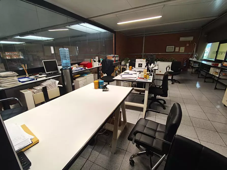 Immagine 15 di Attività artigianale in vendita  a Lucca