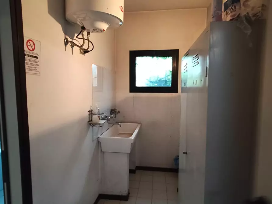 Immagine 4 di Attività artigianale in vendita  a Lucca