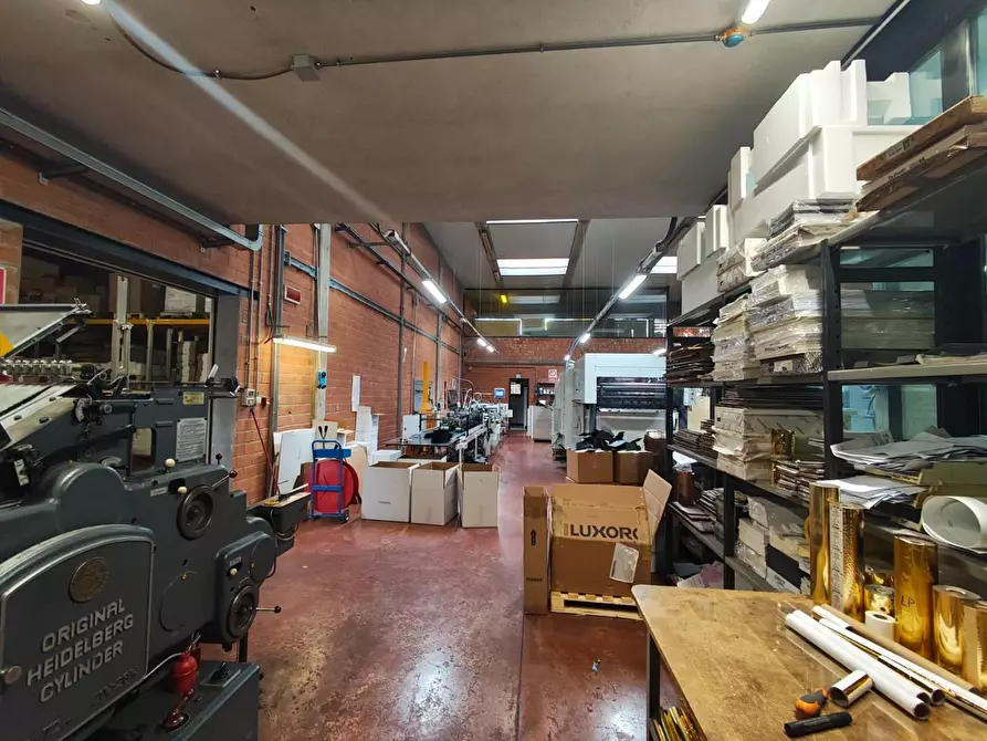 Immagine 11 di Attività artigianale in vendita  a Lucca