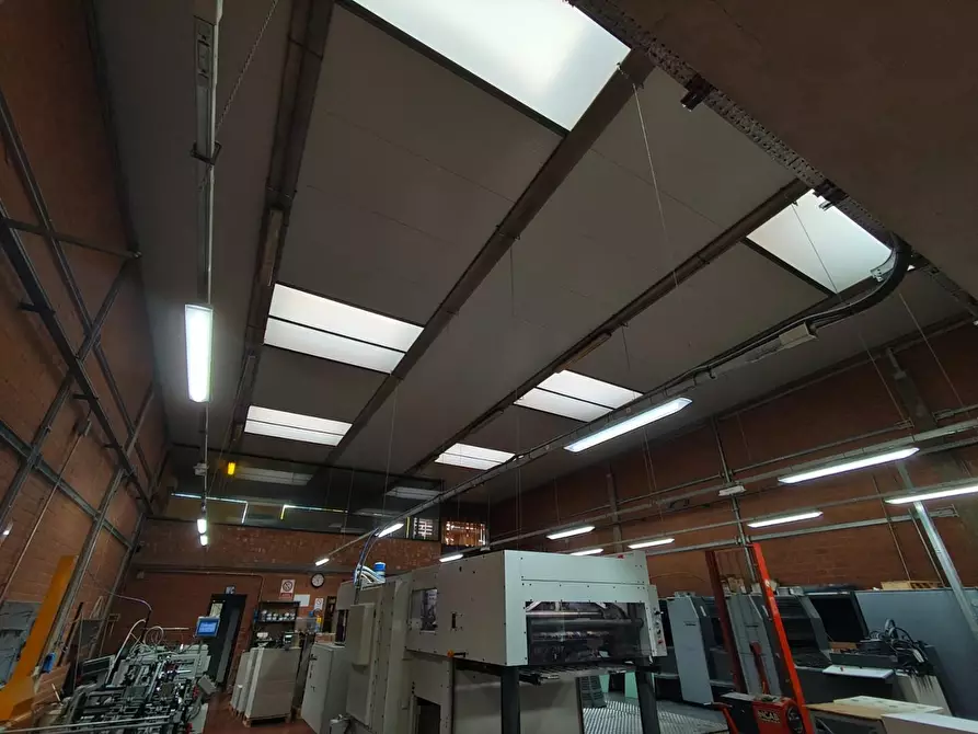 Immagine 10 di Attività artigianale in vendita  a Lucca