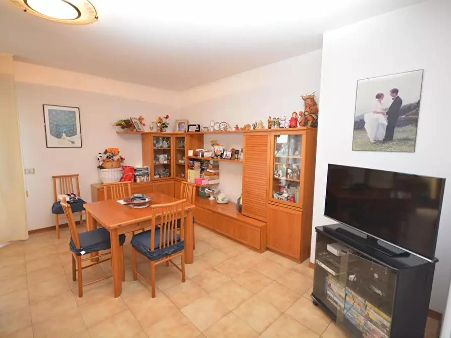 Immagine 3 di Appartamento in vendita  a Montignoso