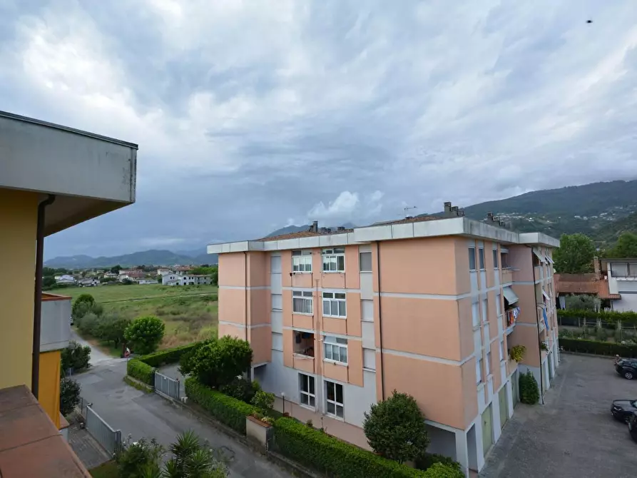 Immagine 25 di Appartamento in vendita  a Montignoso