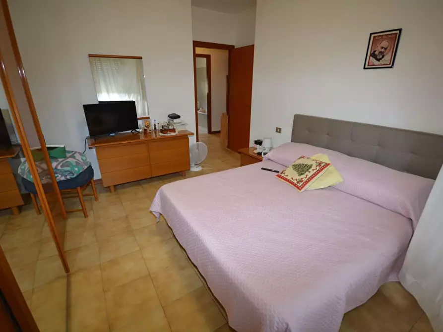 Immagine 9 di Appartamento in vendita  a Montignoso