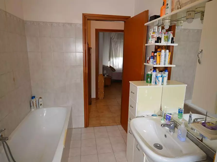 Immagine 11 di Appartamento in vendita  a Montignoso