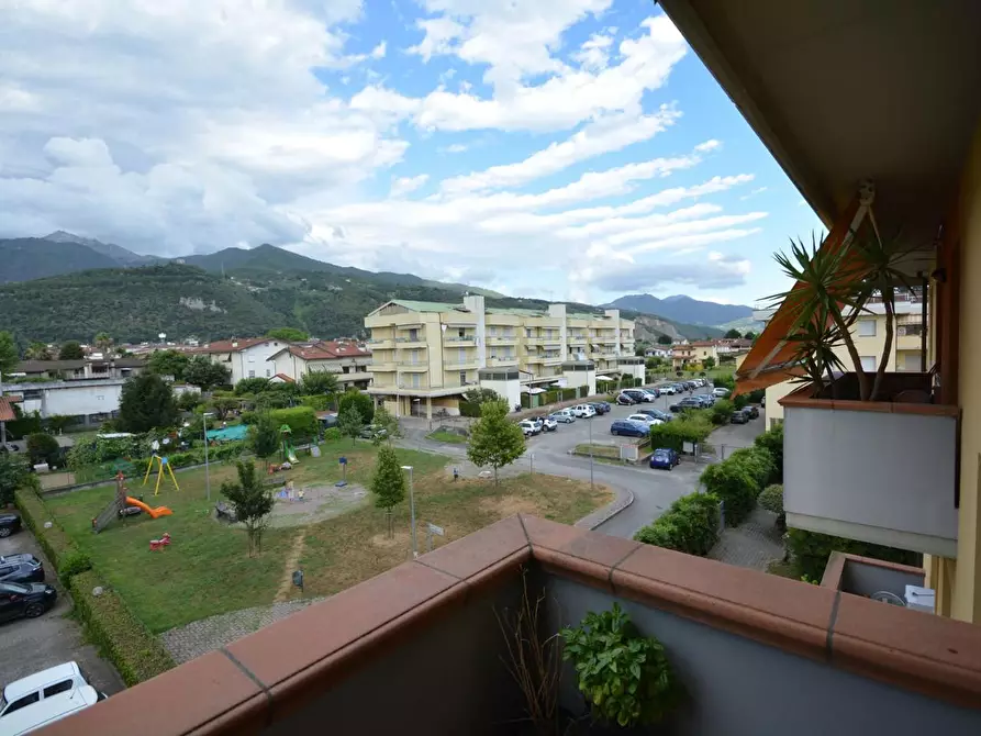 Immagine 17 di Appartamento in vendita  a Montignoso