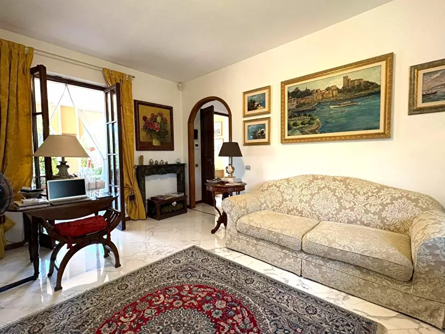 Immagine 9 di Villa in vendita  a Massa