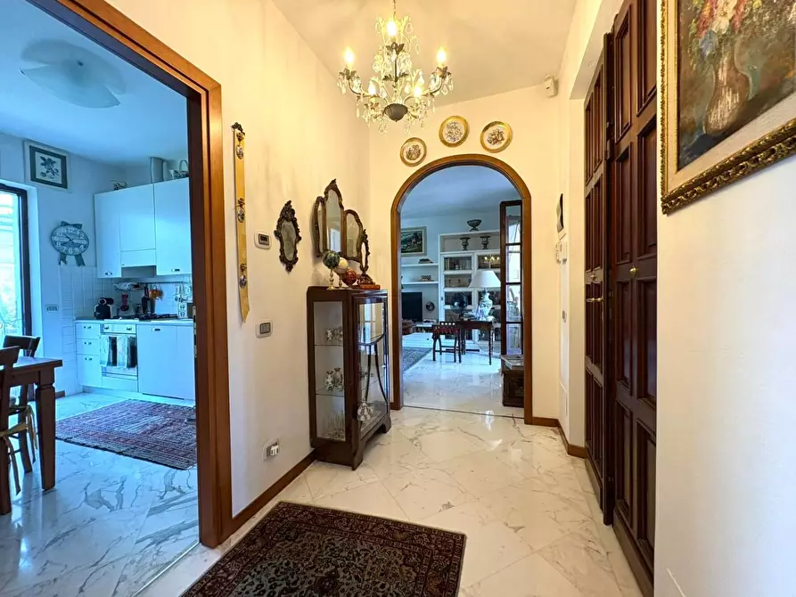 Immagine 12 di Villa in vendita  a Massa