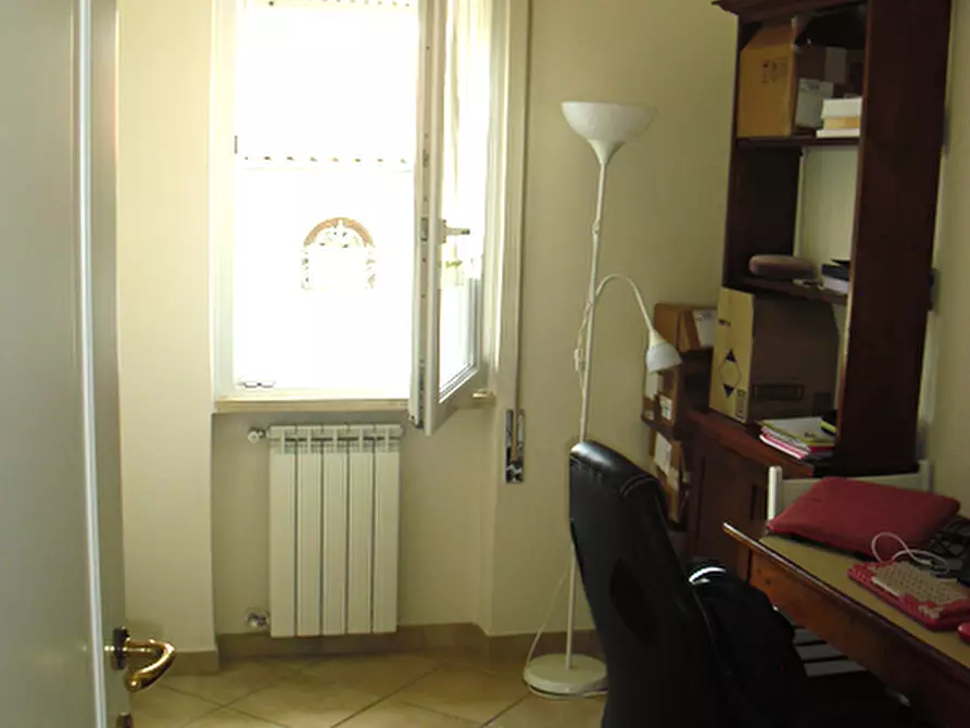 Immagine 13 di Appartamento in vendita  a Viareggio