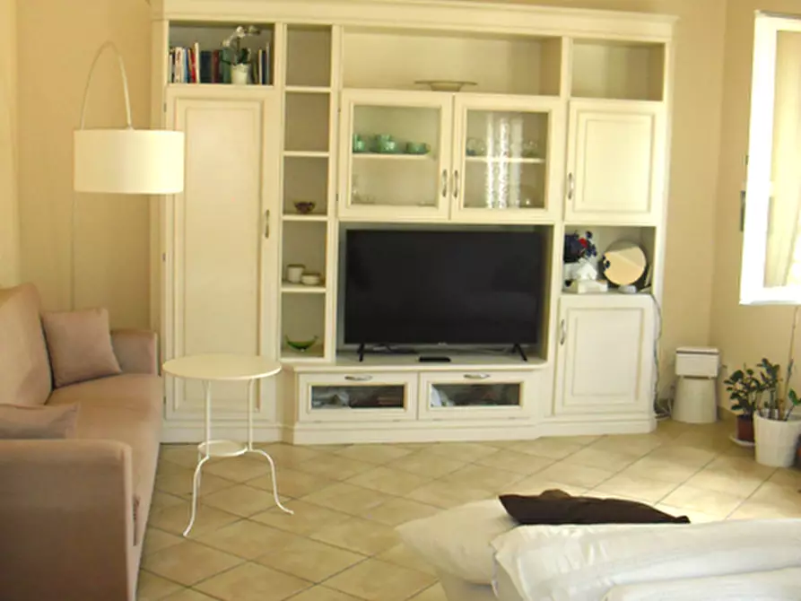 Immagine 6 di Appartamento in vendita  a Viareggio