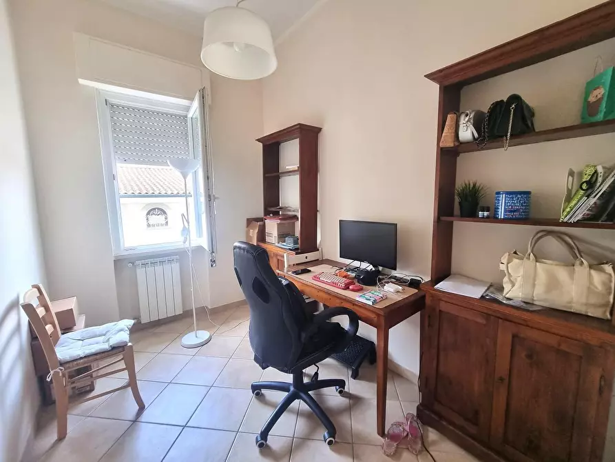 Immagine 18 di Appartamento in vendita  a Viareggio