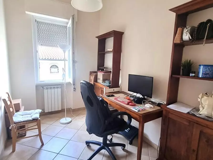 Immagine 21 di Appartamento in vendita  a Viareggio