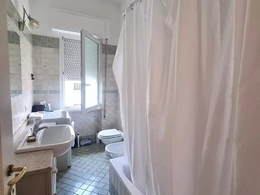 Immagine 22 di Appartamento in vendita  a Viareggio