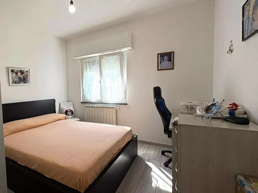 Immagine 11 di Villa in vendita  a Massa