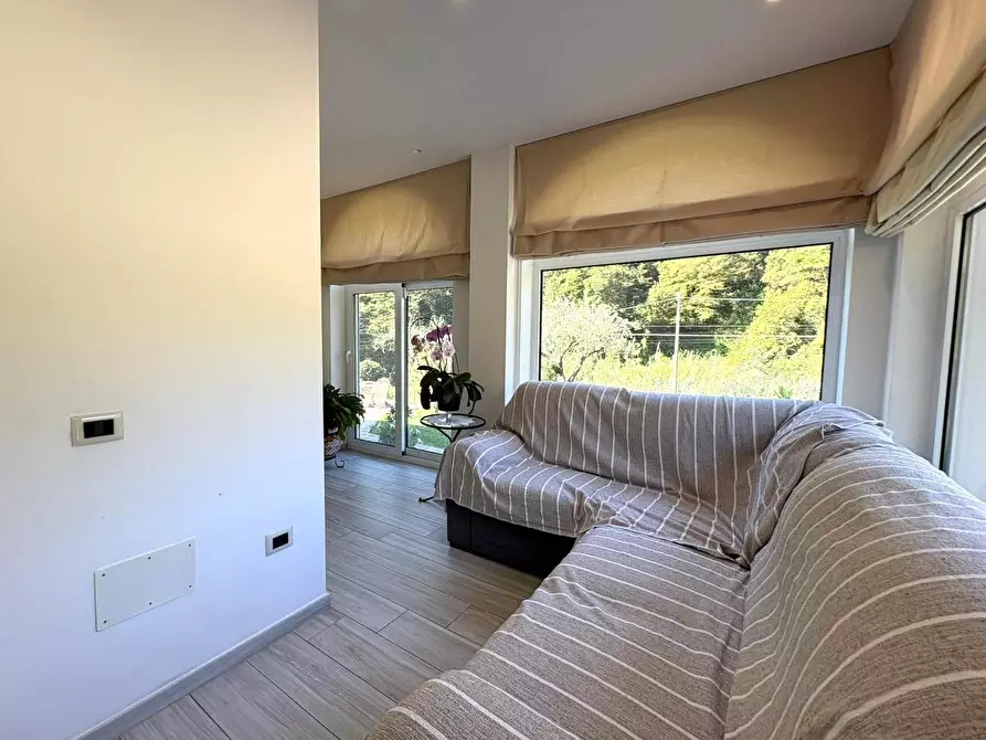 Immagine 7 di Villa in vendita  a Massa