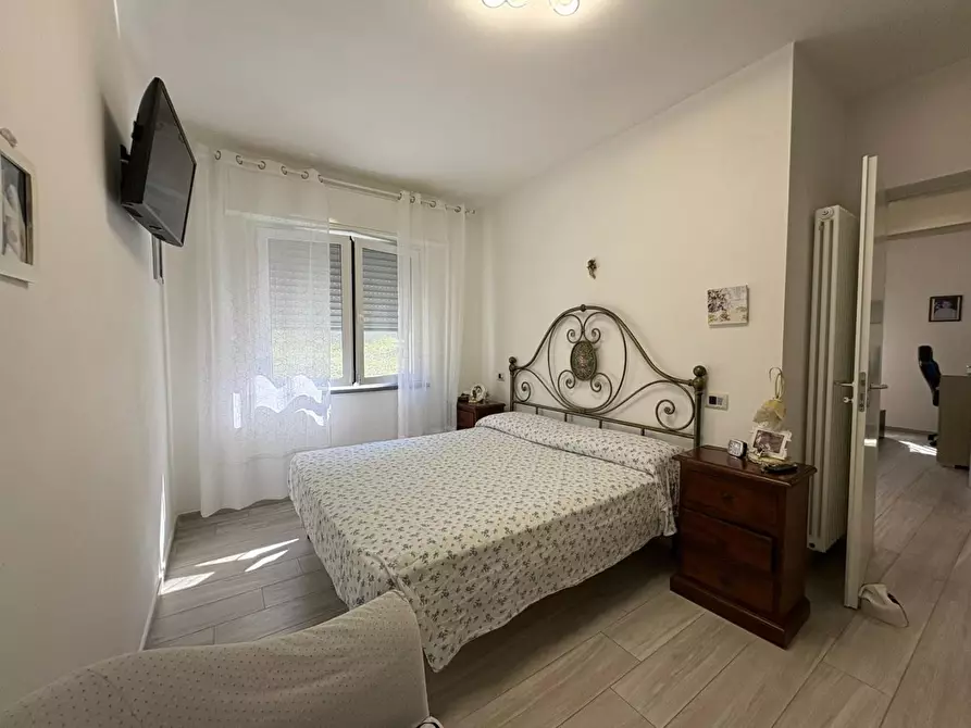 Immagine 9 di Villa in vendita  a Massa