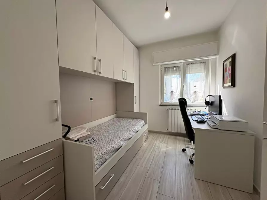 Immagine 13 di Villa in vendita  a Massa