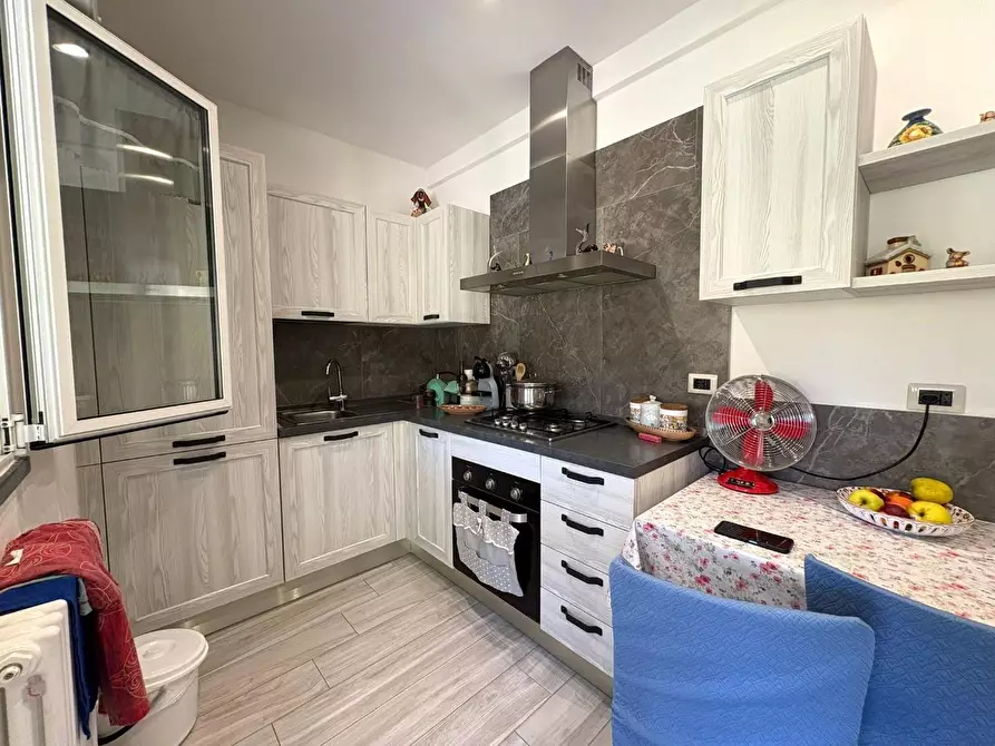 Immagine 5 di Villa in vendita  a Massa