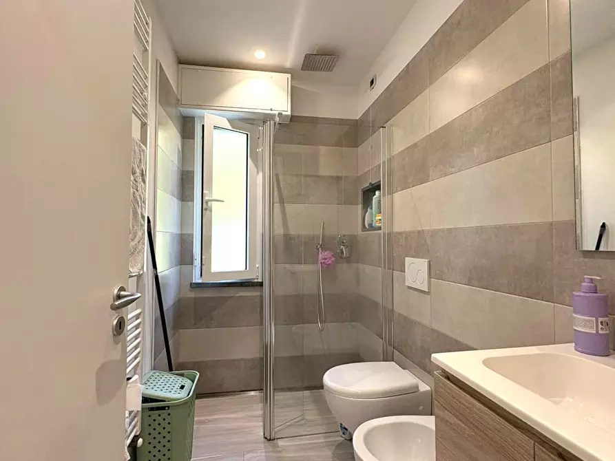 Immagine 14 di Villa in vendita  a Massa