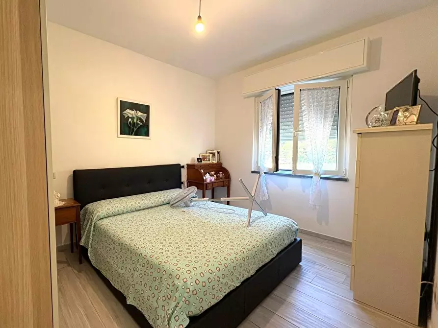 Immagine 12 di Villa in vendita  a Massa