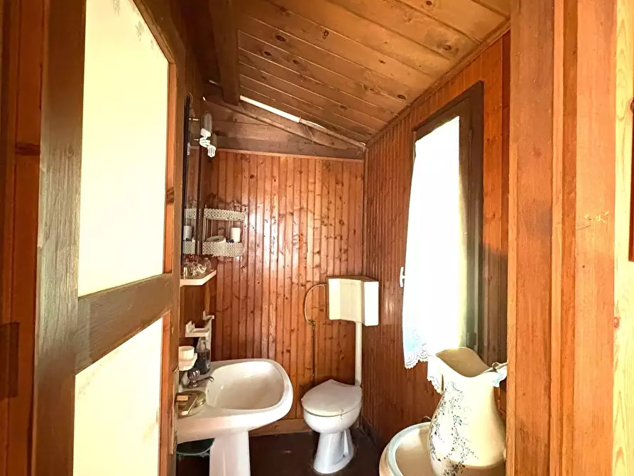 Immagine 22 di Villa in vendita  a Massa