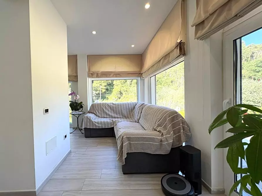 Immagine 8 di Villa in vendita  a Massa