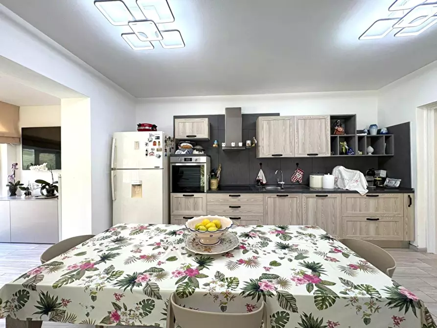 Immagine 6 di Villa in vendita  a Massa