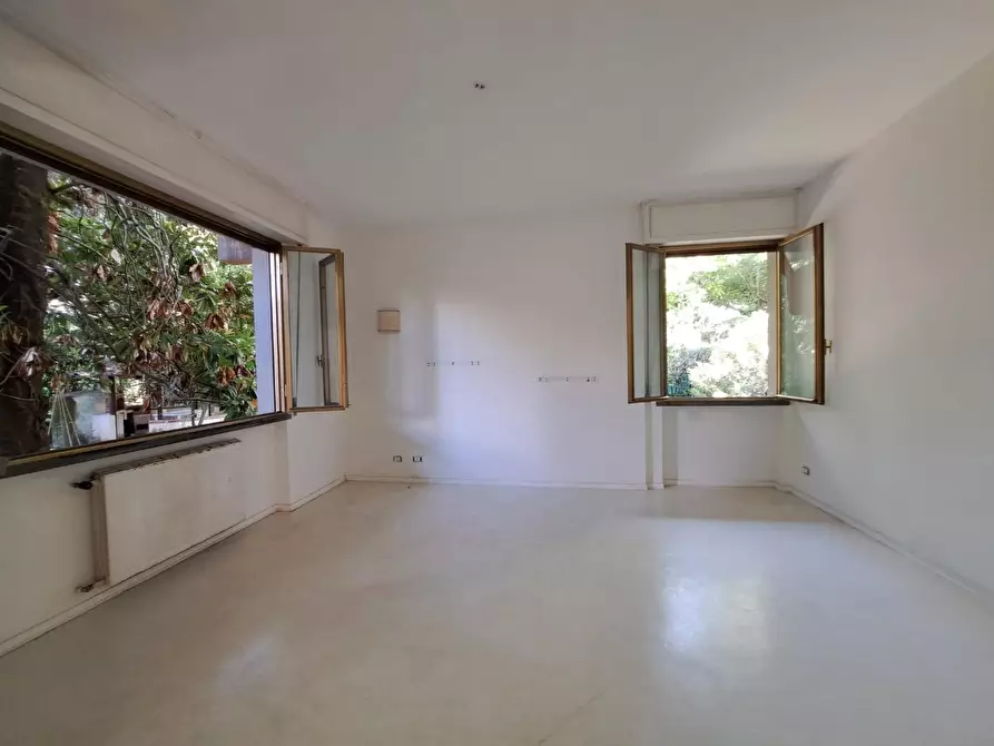 Immagine 2 di Appartamento in vendita  a Massa