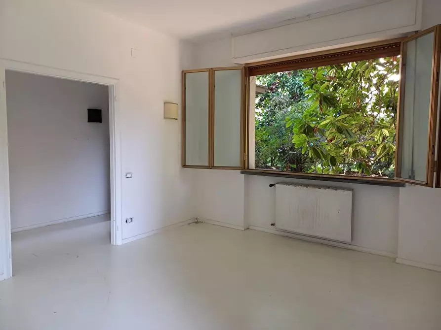 Immagine 3 di Appartamento in vendita  a Massa