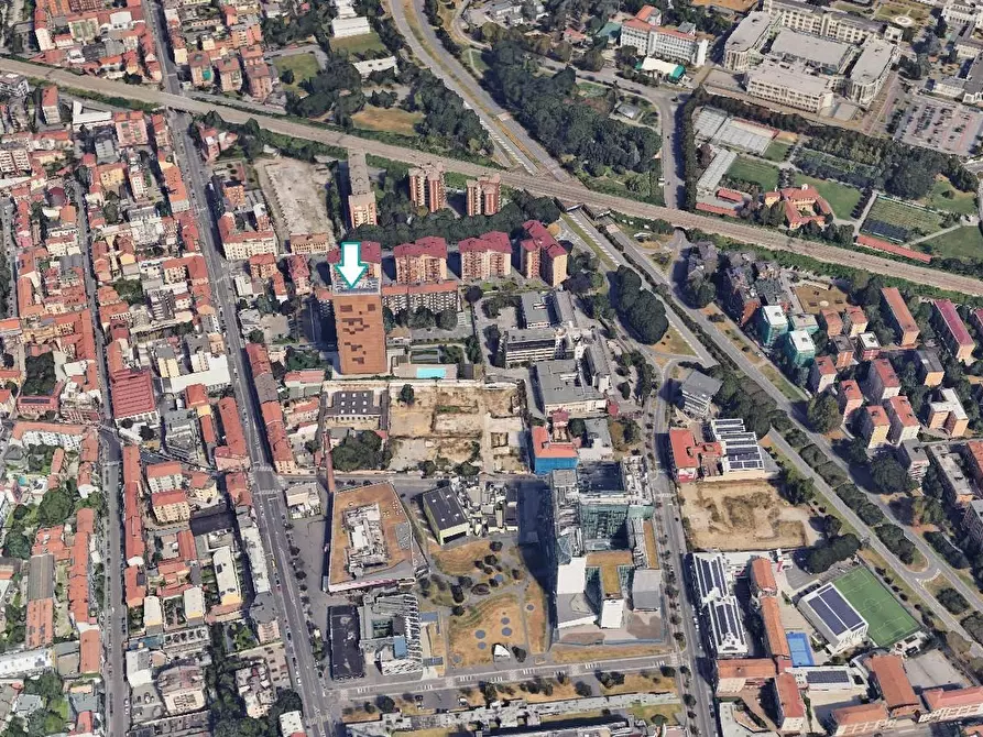 Immagine 2 di Magazzino in vendita  a Milano