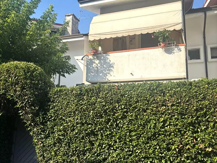 Immagine 15 di Villetta a schiera in vendita  a Massa