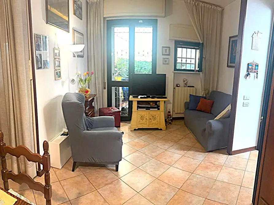 Immagine 3 di Villetta a schiera in vendita  a Massa