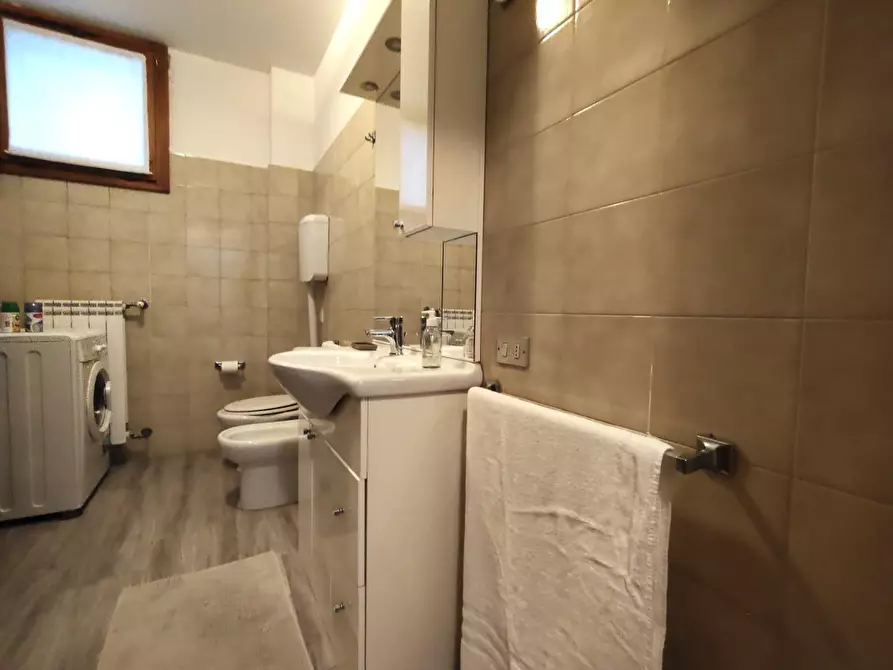 Immagine 17 di Appartamento in vendita  a Bergamo