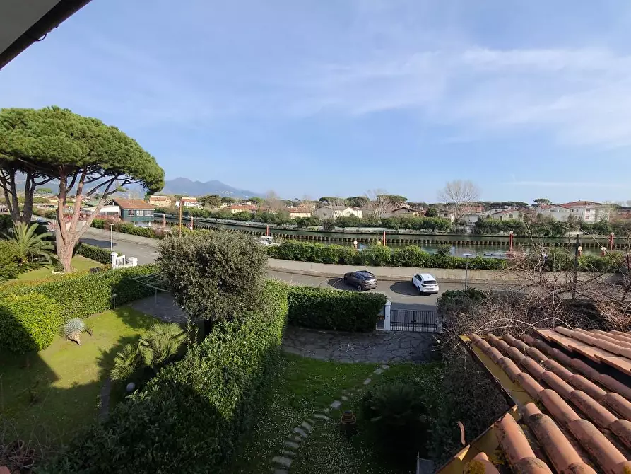 Immagine 4 di Casa trifamiliare in vendita  a Montignoso