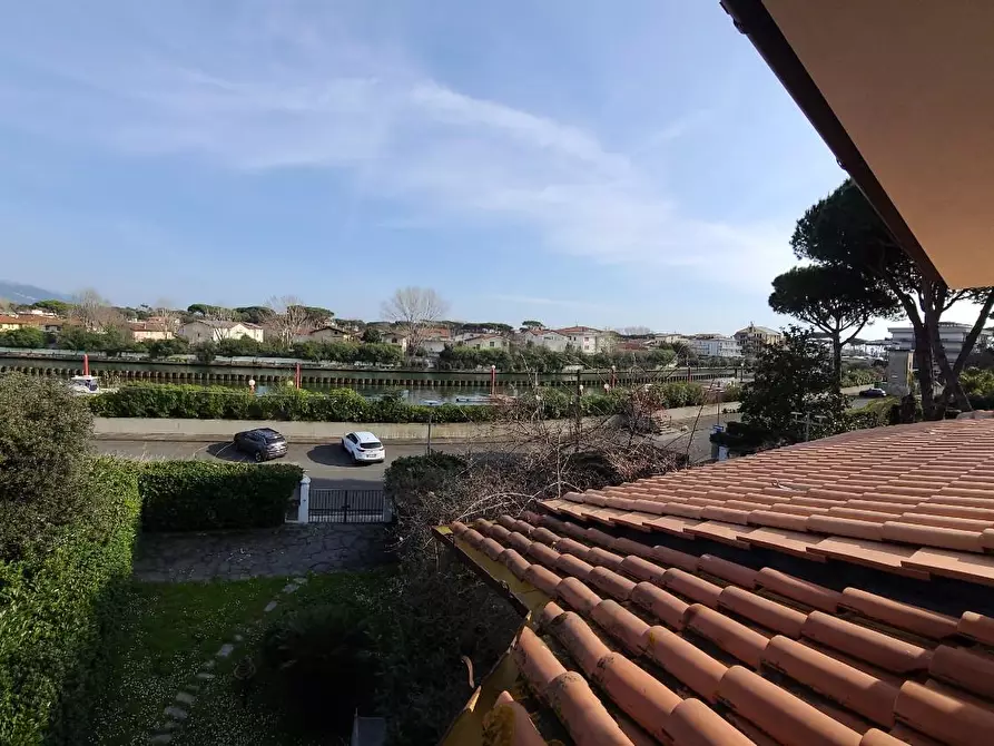 Immagine 5 di Casa trifamiliare in vendita  a Montignoso