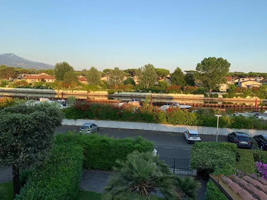 Immagine 8 di Casa trifamiliare in vendita  a Montignoso